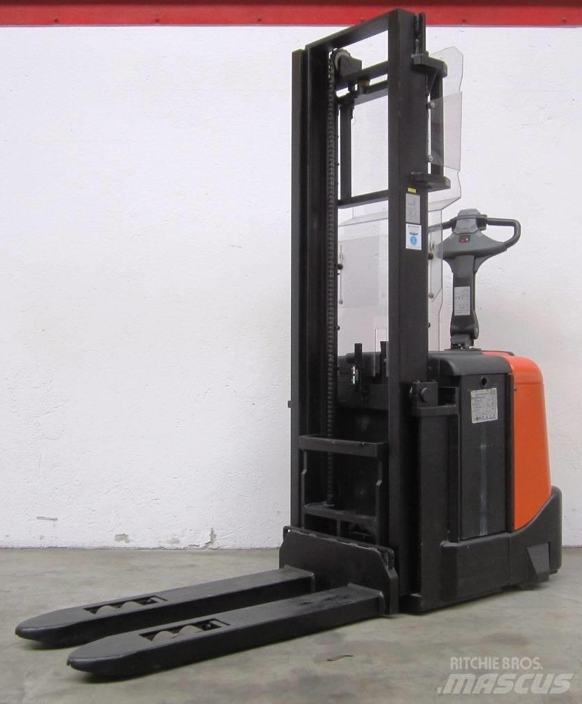 BT SPE 200 ウォーキンフォークリフト