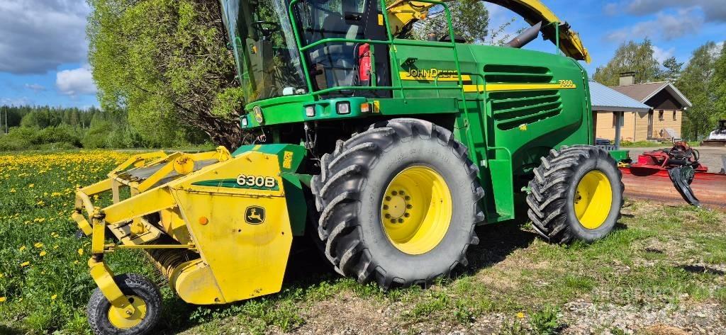 John Deere 7300 自走式フォレージハーベスター