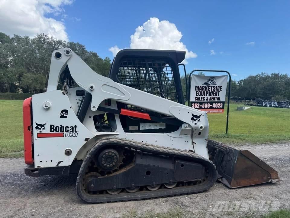 Bobcat T 590 スキッドステアローダー