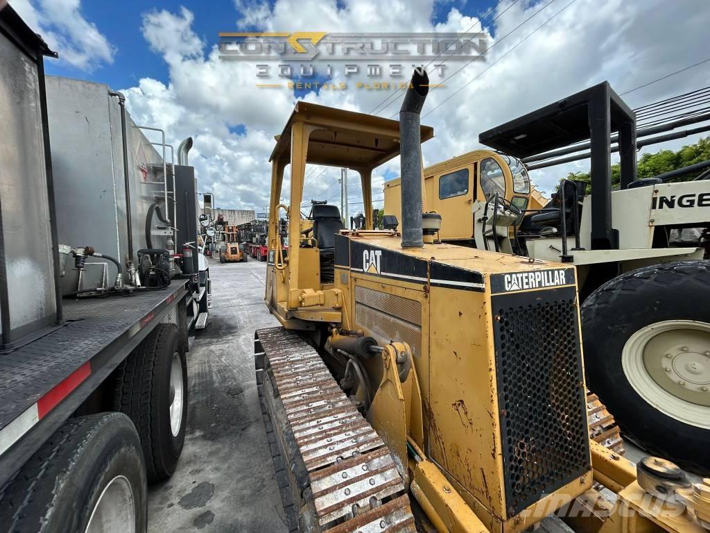 CAT D 3 C III ブルドーザー