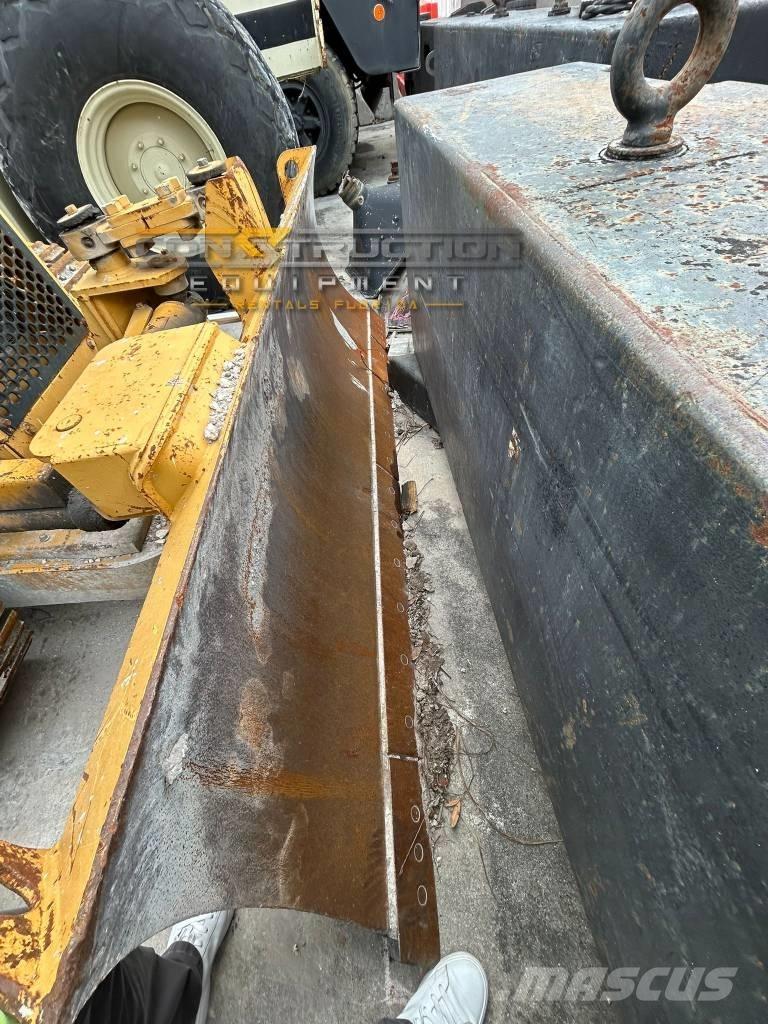 CAT D 3 C III ブルドーザー