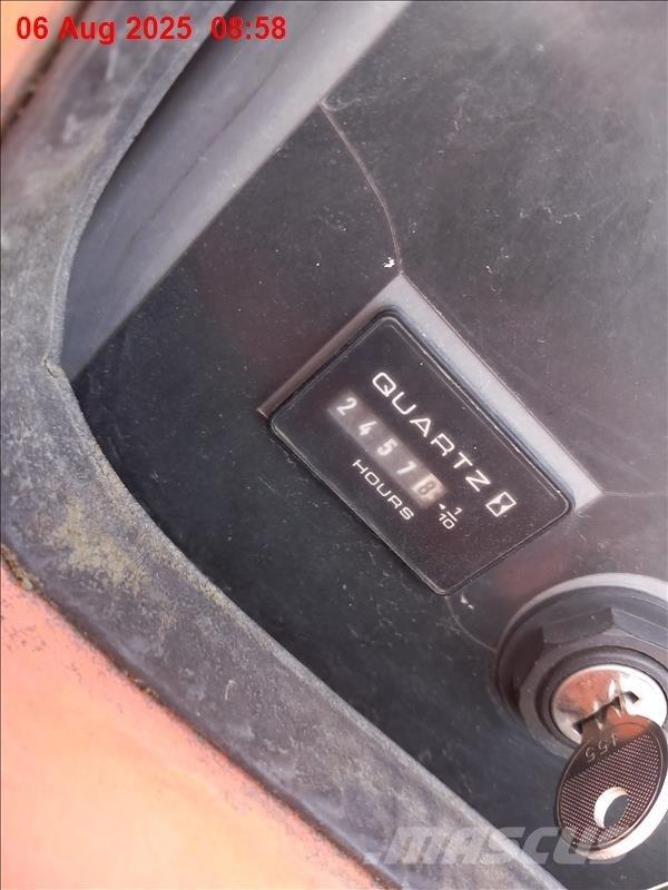 JLG 600 AJ ブームリフト　屈伸型