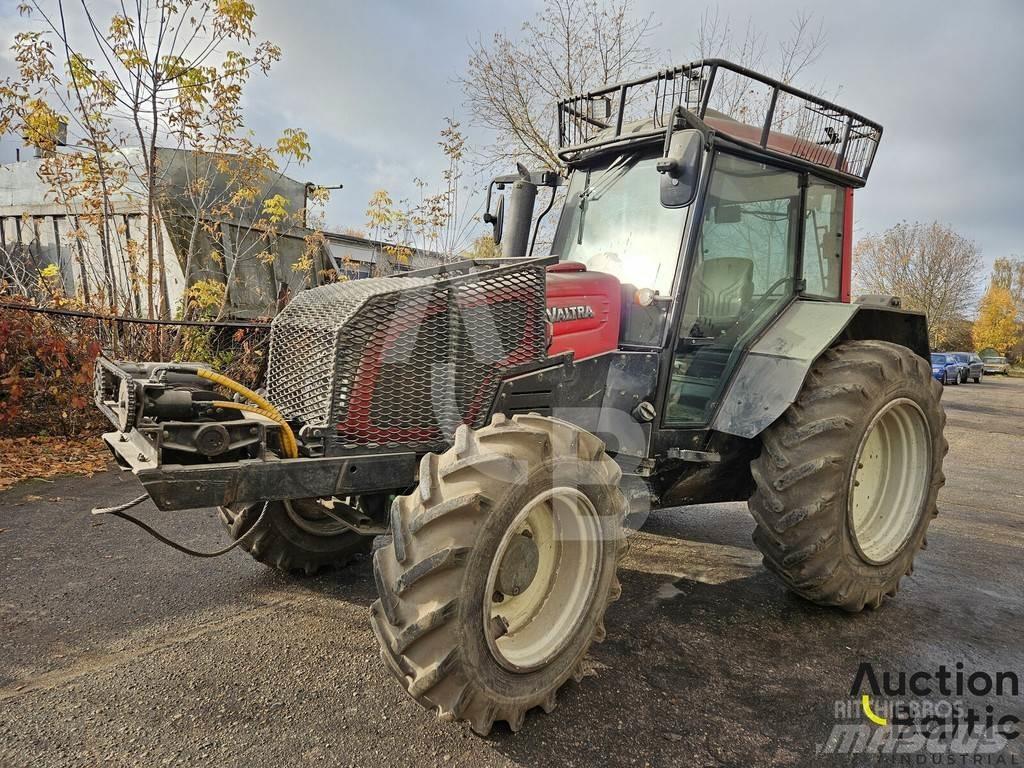Valtra A 93H トラクター