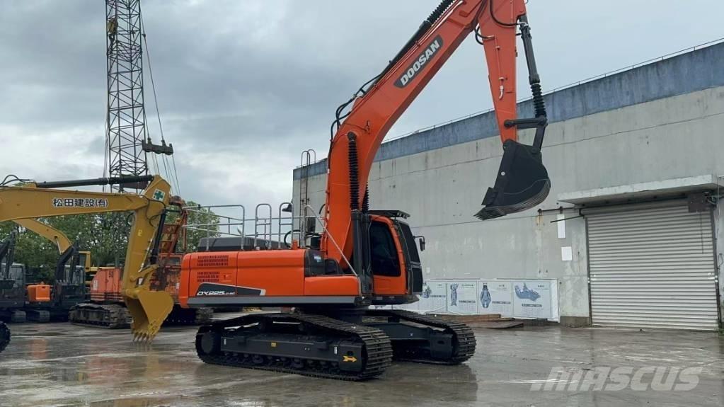 Doosan DX 225 LC 大型油圧ショベル12t以上（パワーショベル・ユンボ）