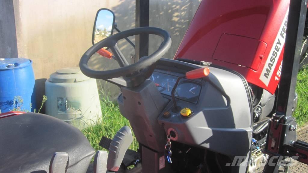 Massey Ferguson 1529 トラクター