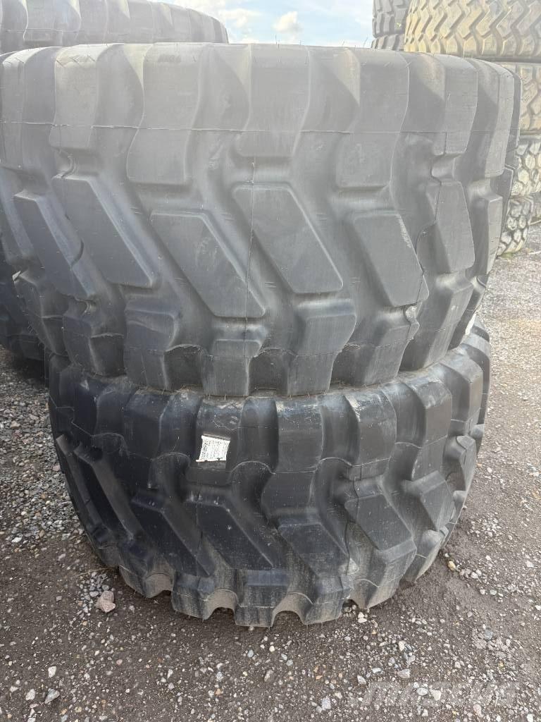 Goodyear 750/65R25 タイヤ、ホイル、リム