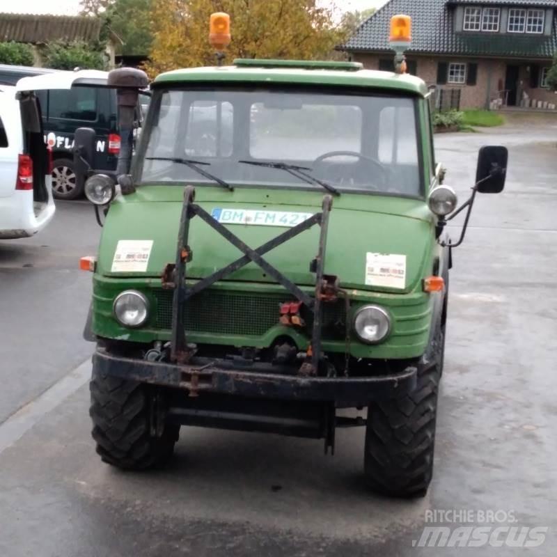 Mercedes-Benz U421 トラクター