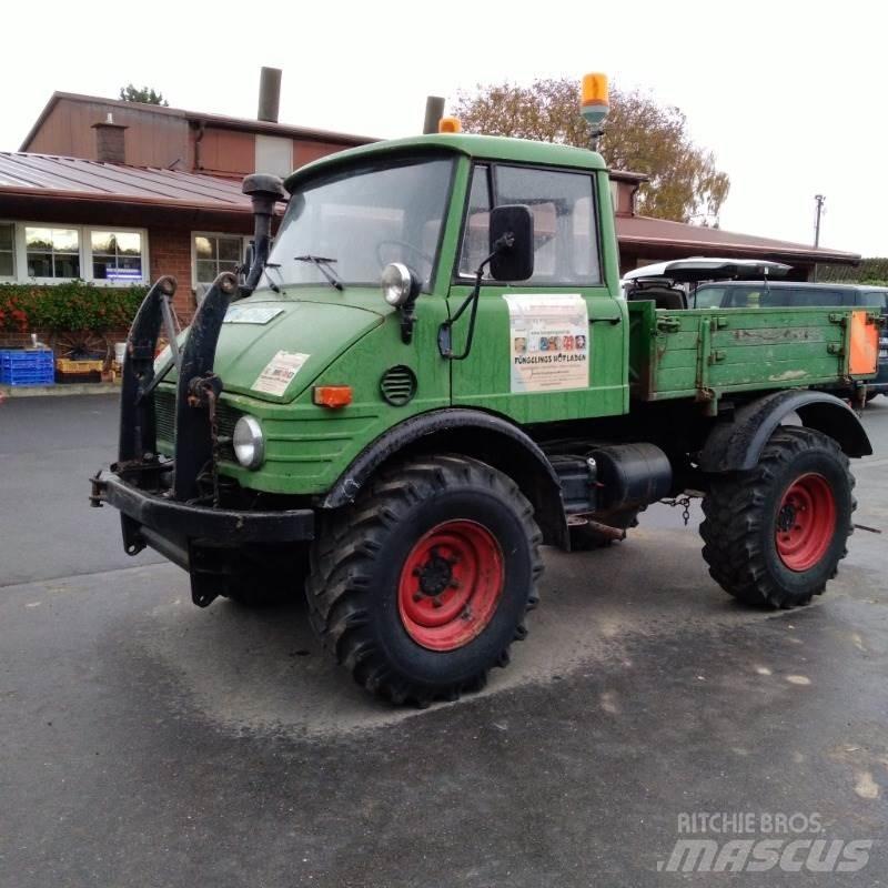 Mercedes-Benz U421 トラクター