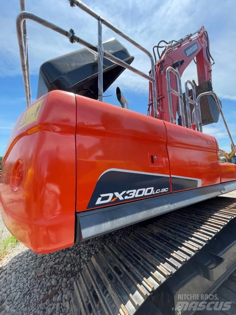Doosan DX 300 LC 大型油圧ショベル12t以上（パワーショベル・ユンボ）