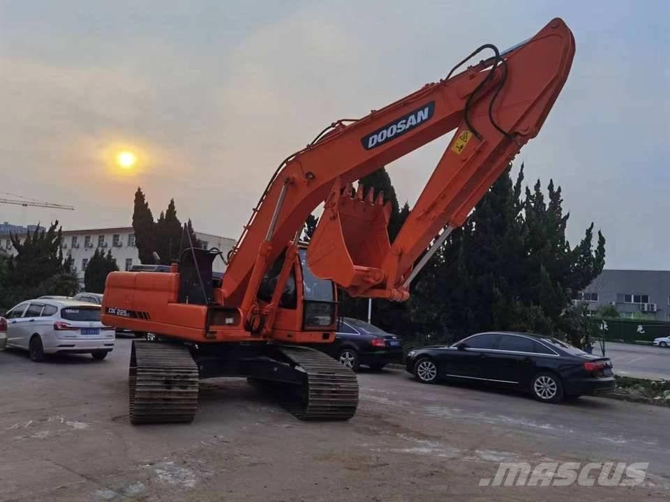 Doosan dx225 大型油圧ショベル12t以上（パワーショベル・ユンボ）