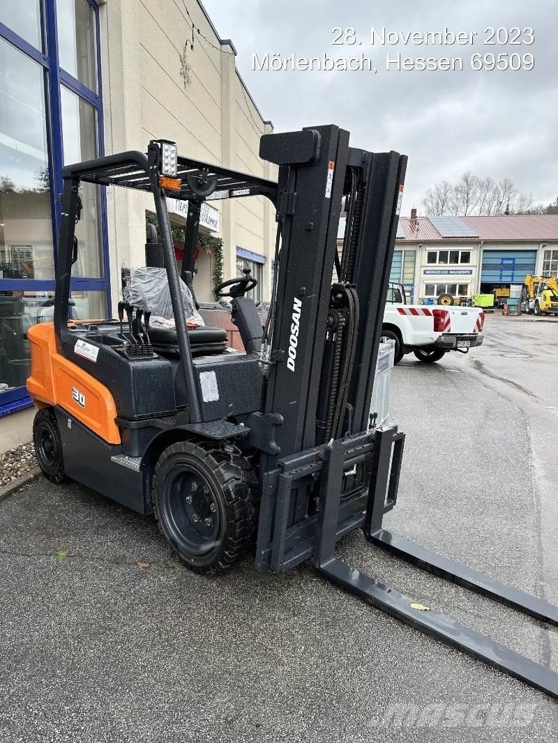 Doosan D30NXS ディーゼル・軽油