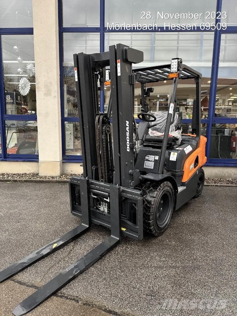 Doosan D30NXS ディーゼル・軽油