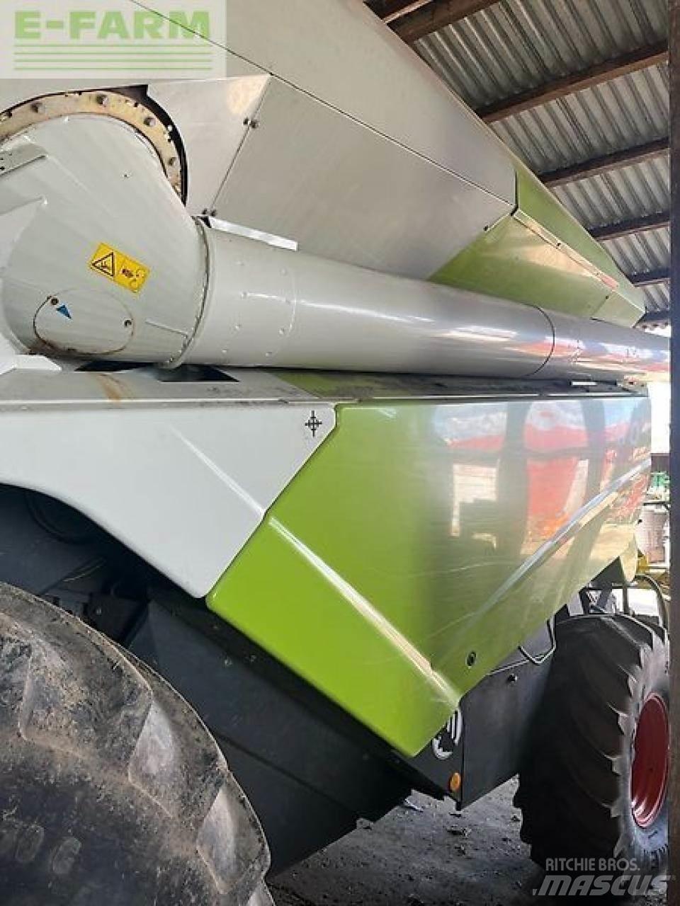 CLAAS tucano 470 コンバイン