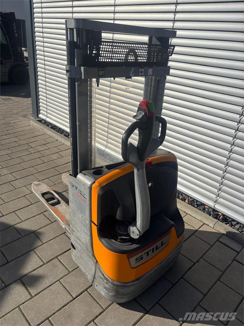 Still EXV12 自走式スタッカー