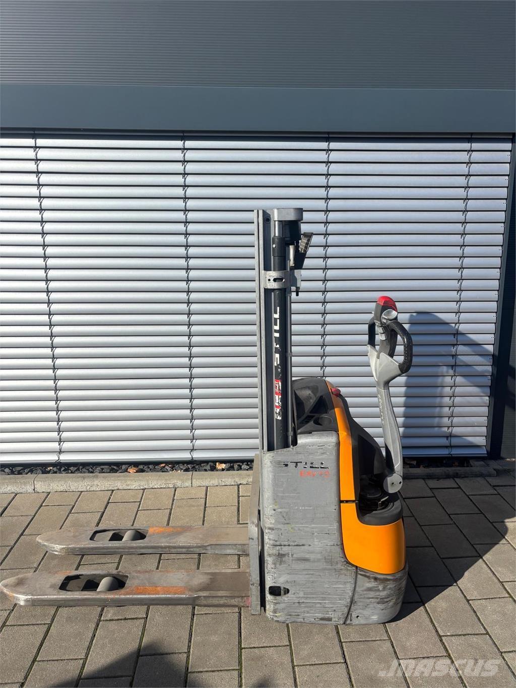 Still EXV12 自走式スタッカー