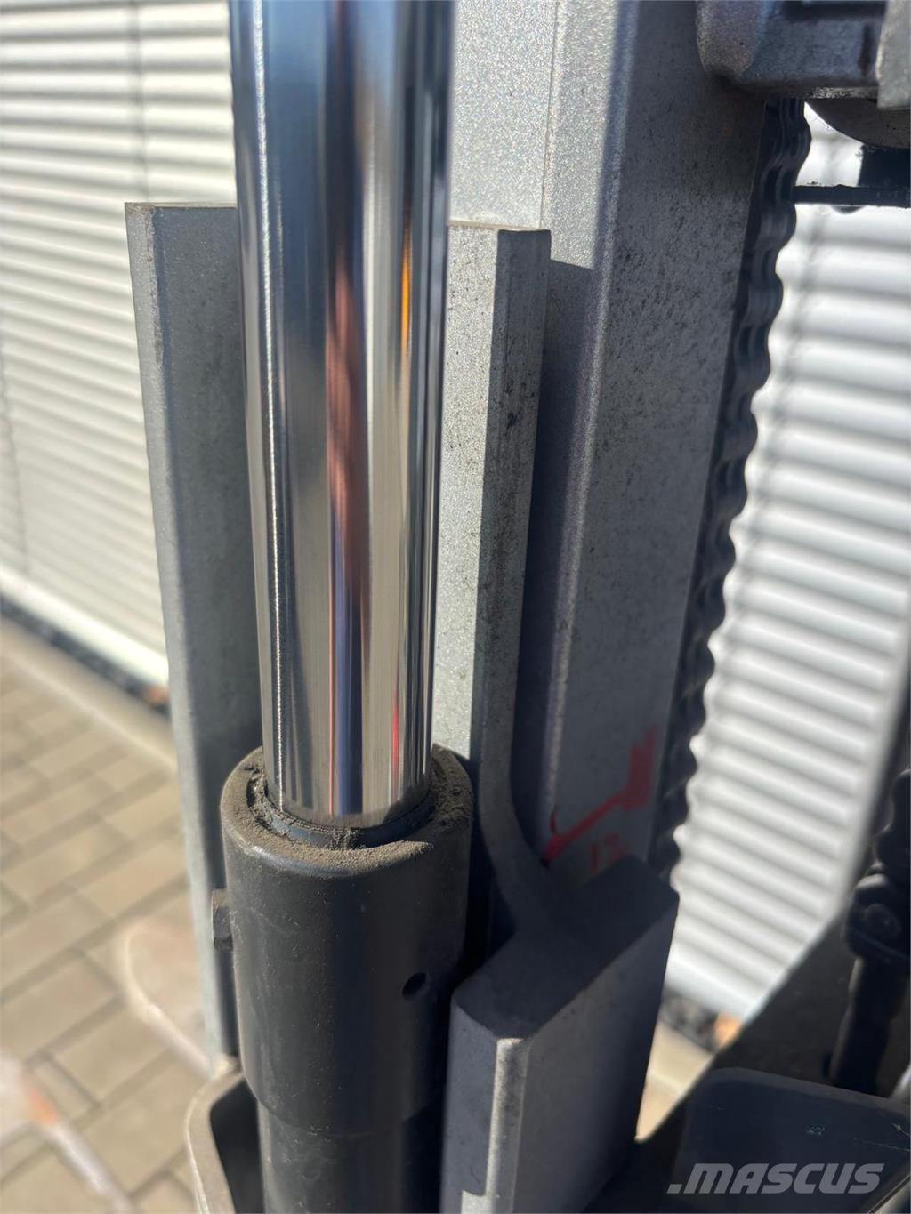 Still EXV12 自走式スタッカー