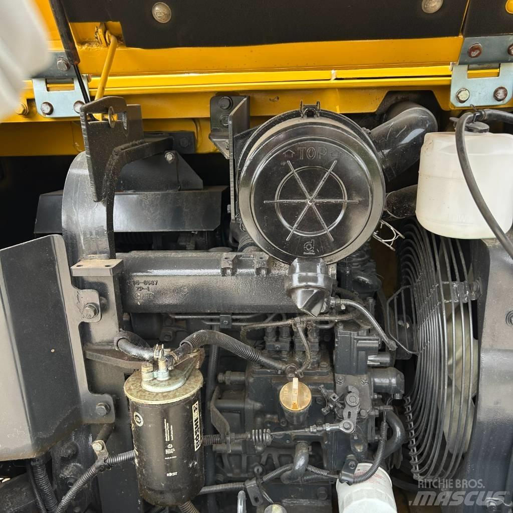 Komatsu 56-7 大型油圧ショベル12t以上（パワーショベル・ユンボ）