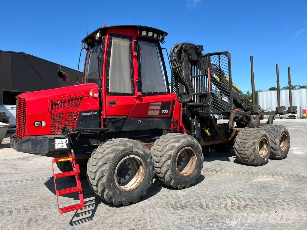 Komatsu 835 フォワーダー