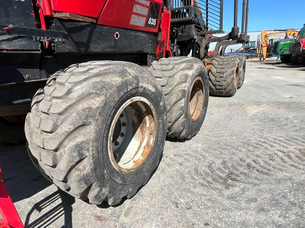 Komatsu 835 フォワーダー