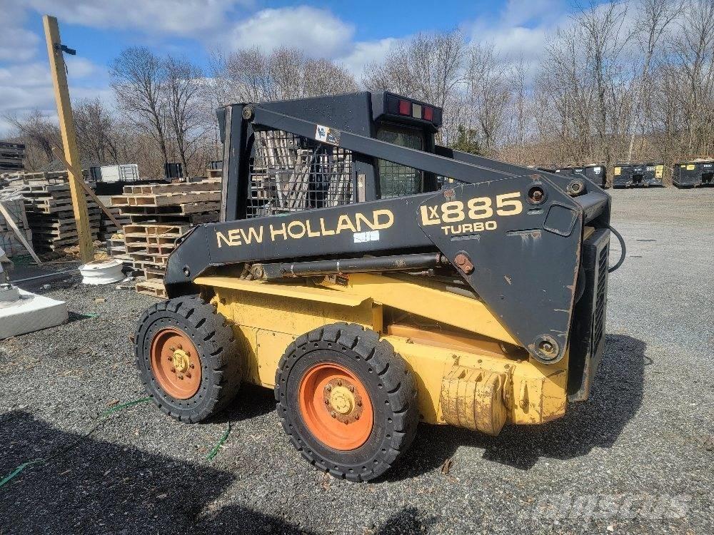 New Holland LX 885 スキッドステアローダー
