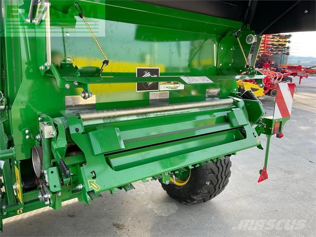 John Deere V451 M スクエアベーラー