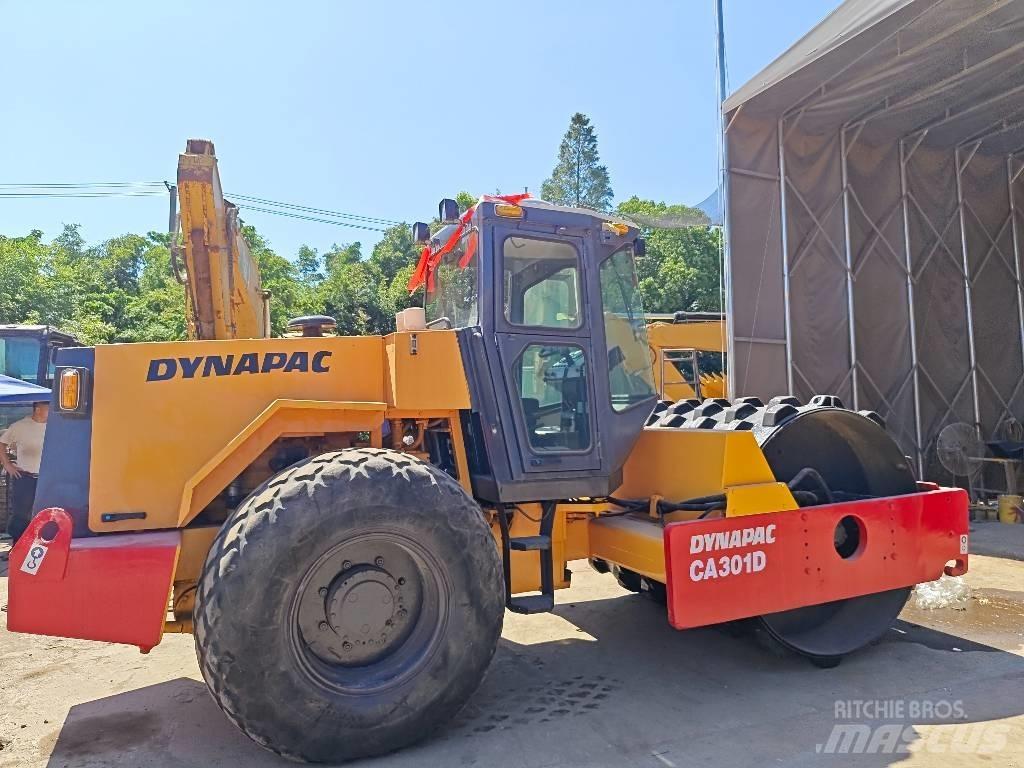 Dynapac CA 301 D 振動ローラ
