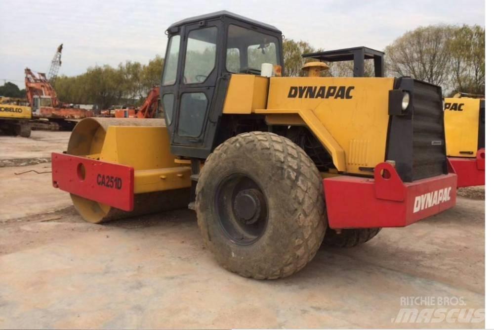 Dynapac CA 251 D 振動ローラ