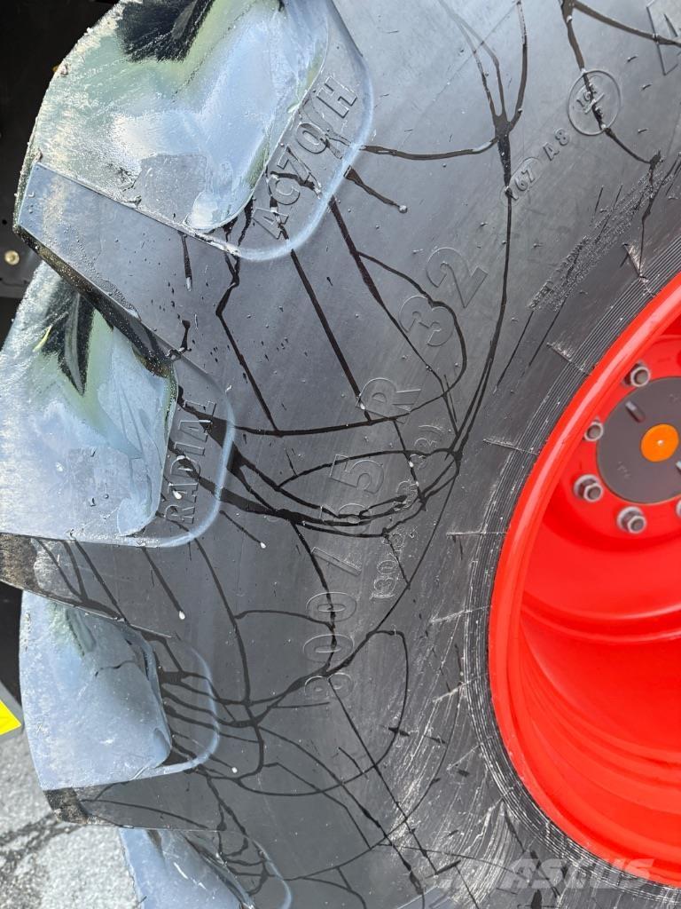 CLAAS Avero 240 コンバイン