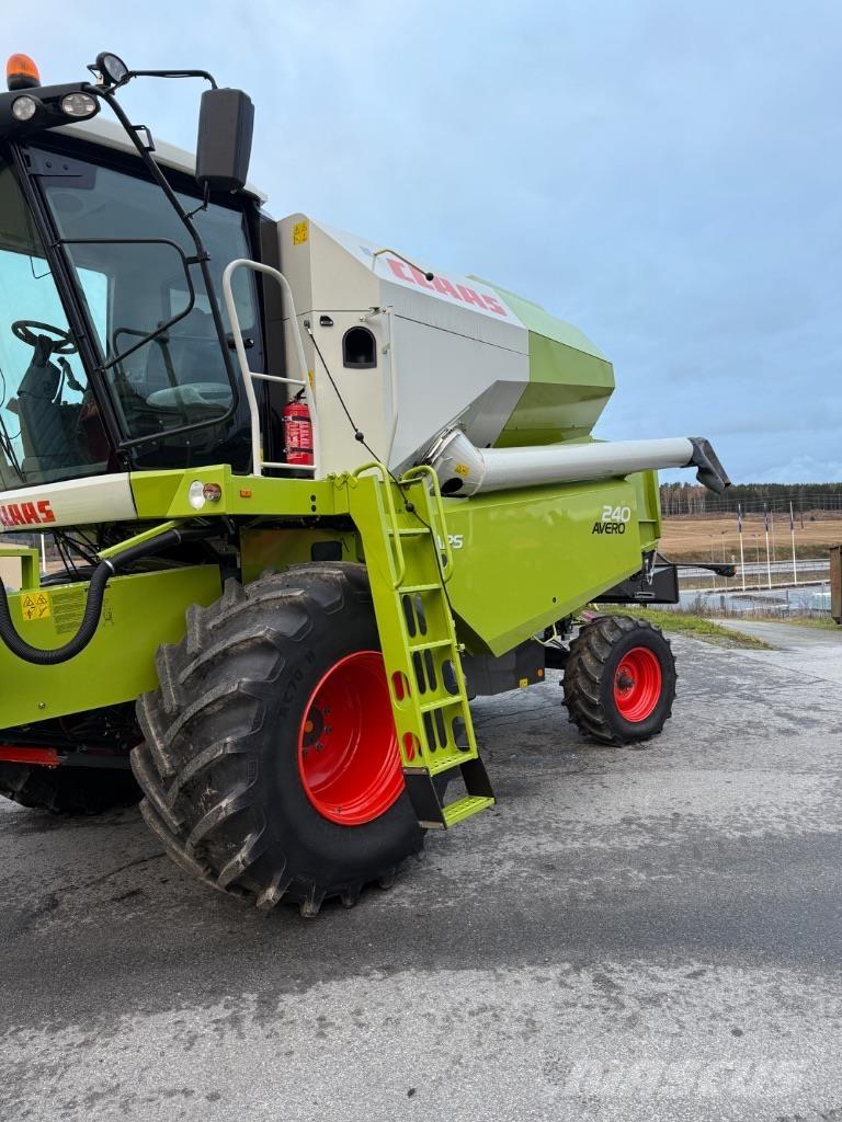 CLAAS Avero 240 コンバイン