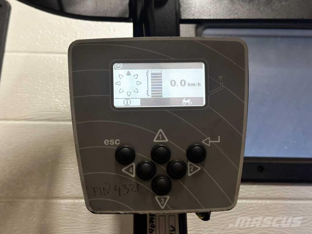 Rocla SST 16 AC 自走式スタッカー