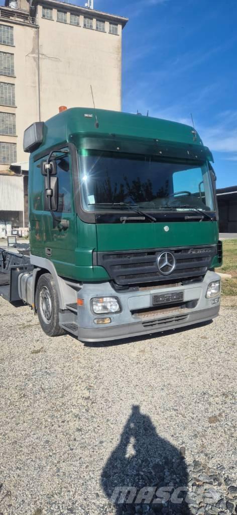 Mercedes-Benz Actros 林業機械輸送トラック