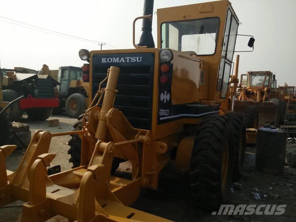 Komatsu GD 623 モーターグレーダー