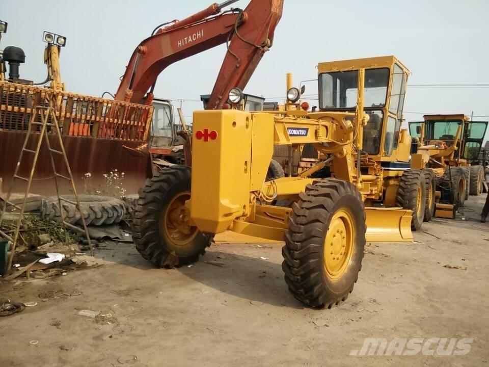 Komatsu GD 623 モーターグレーダー