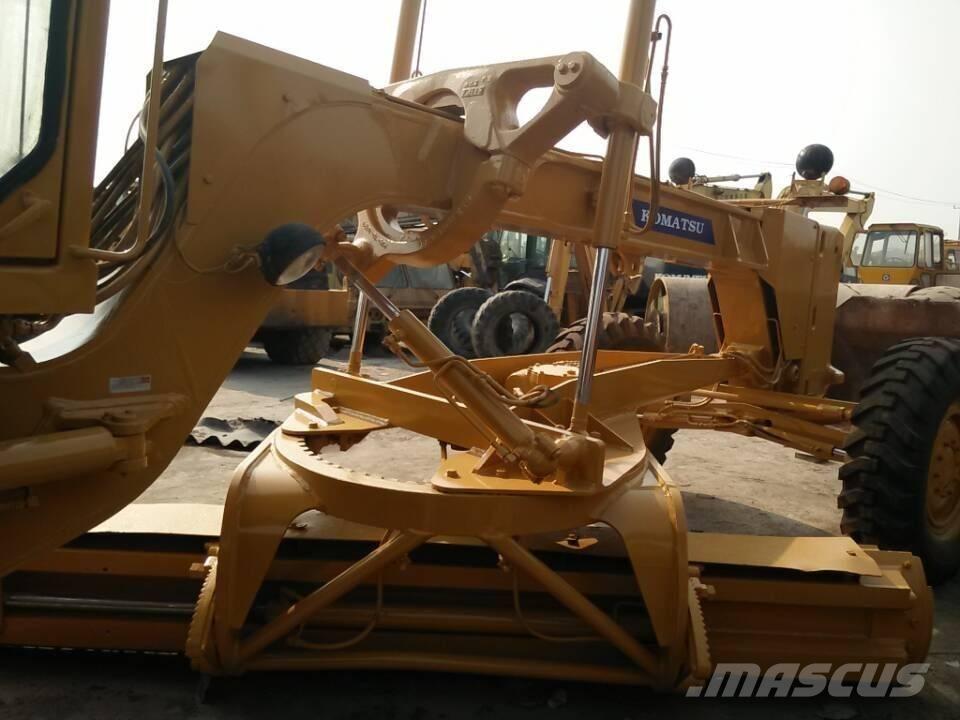 Komatsu GD 623 モーターグレーダー