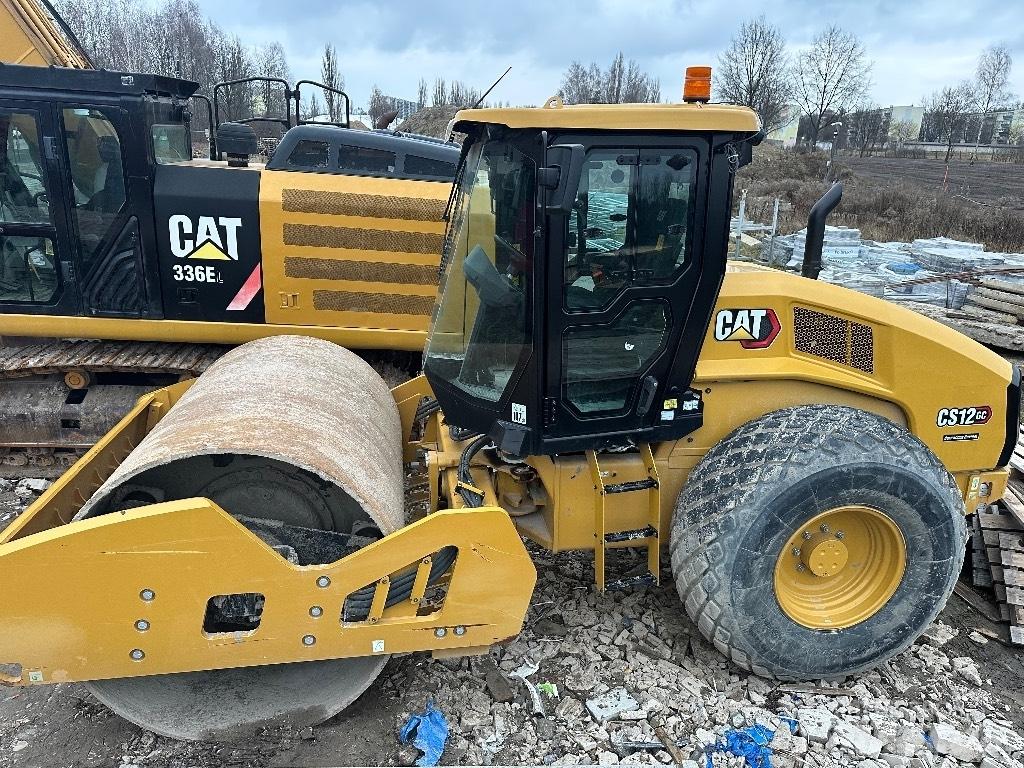 CAT CS 12 GC 振動ローラ