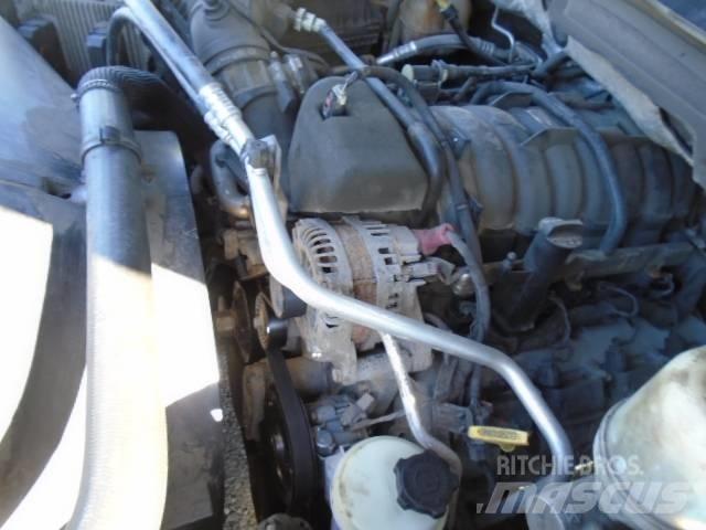 Dodge Ram 4500 HD スノーブレードとプラウ