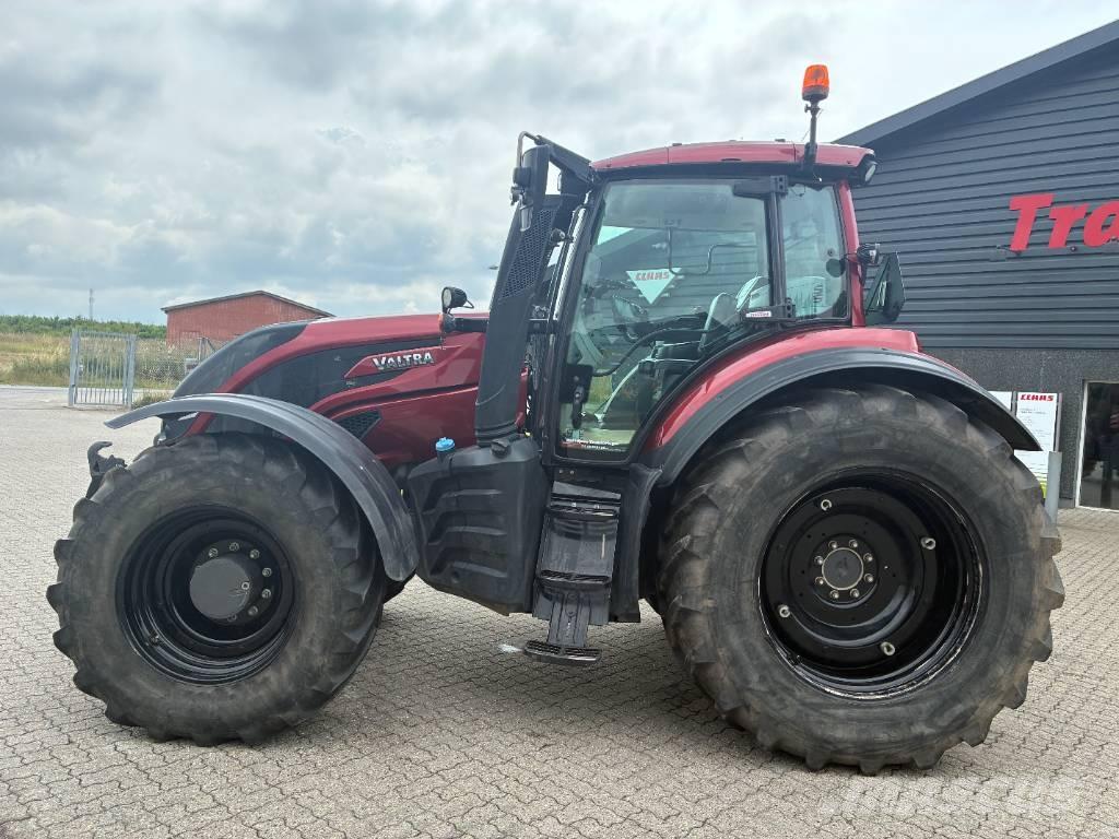 Valtra 254 Versus トラクター