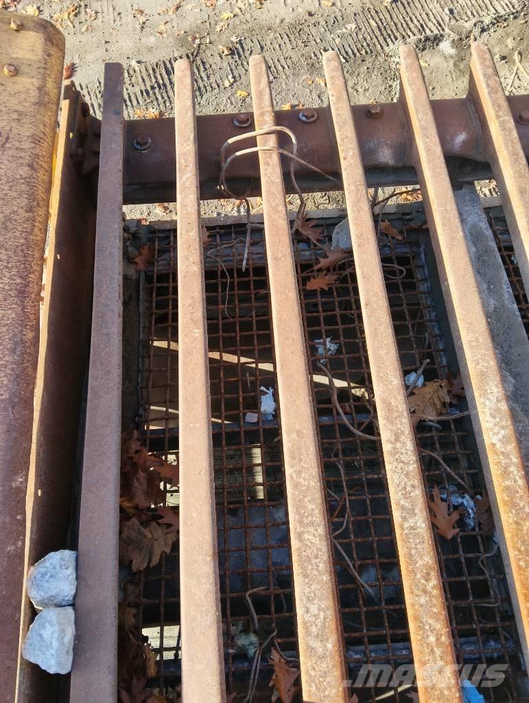 Extec RoboTrac 自走式スクリーン