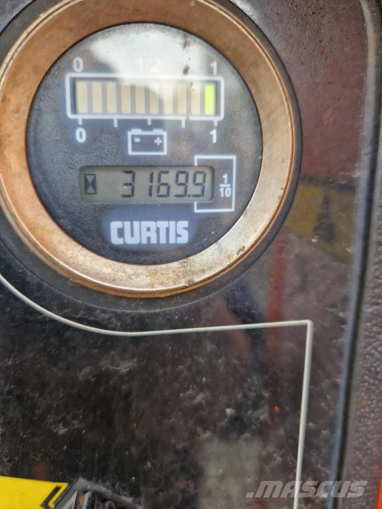 JLG E600 ブームリフト　屈伸型