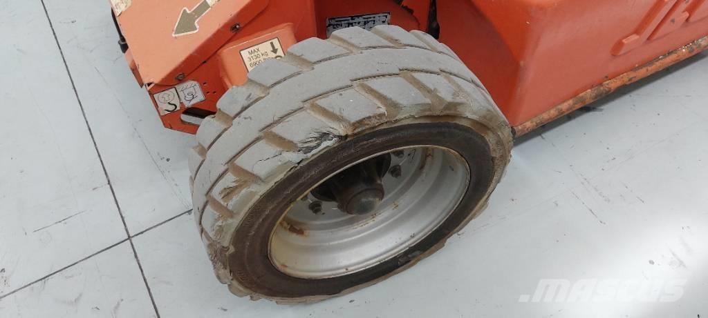 JLG E 450 AJ ブームリフト　屈伸型