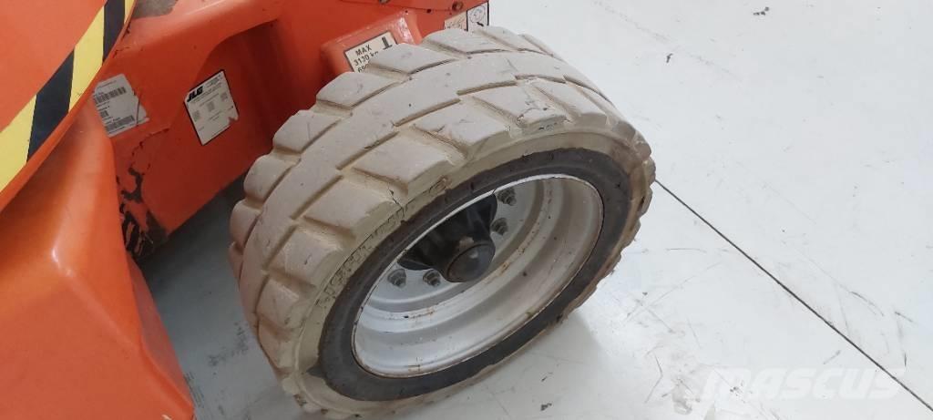 JLG E 450 AJ ブームリフト　屈伸型