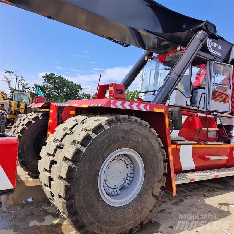 Kalmar DRF 450 リーチスタッカー