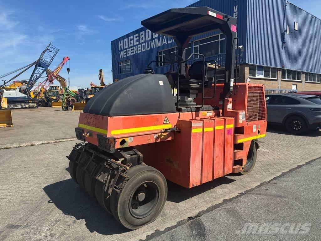 Dynapac CP 142 タイヤローラ