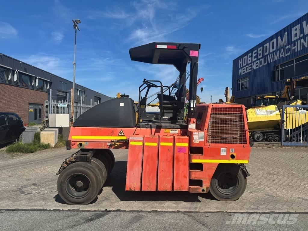 Dynapac CP 142 タイヤローラ