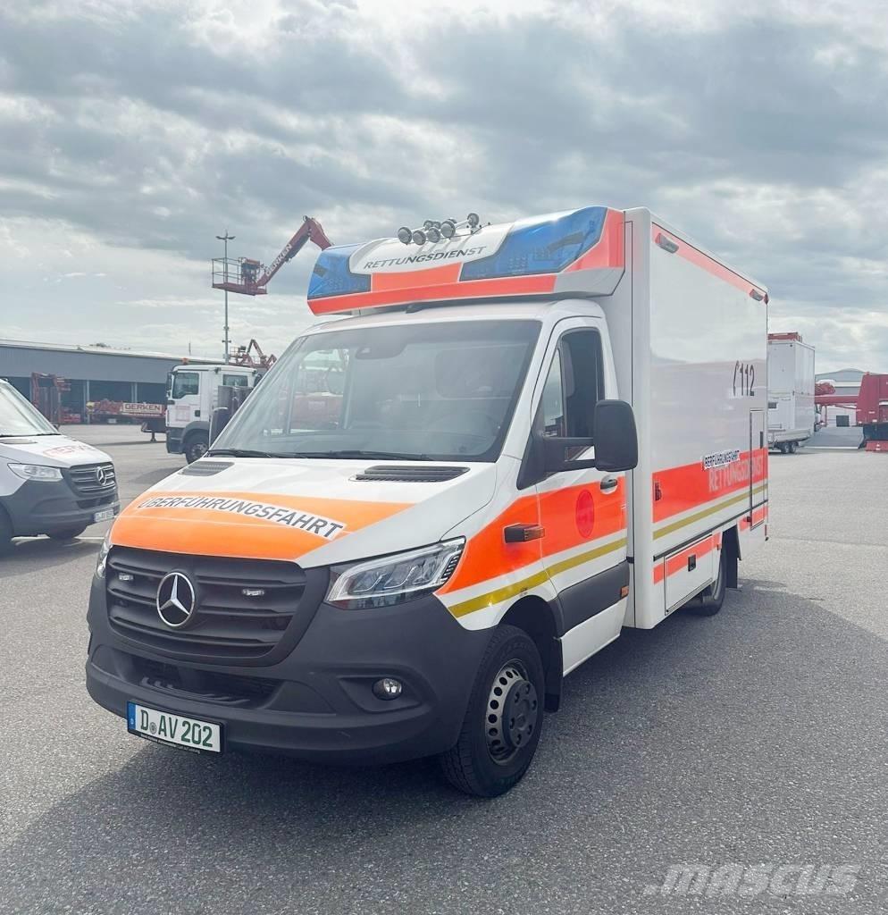 Mercedes-Benz 100 D 救急車