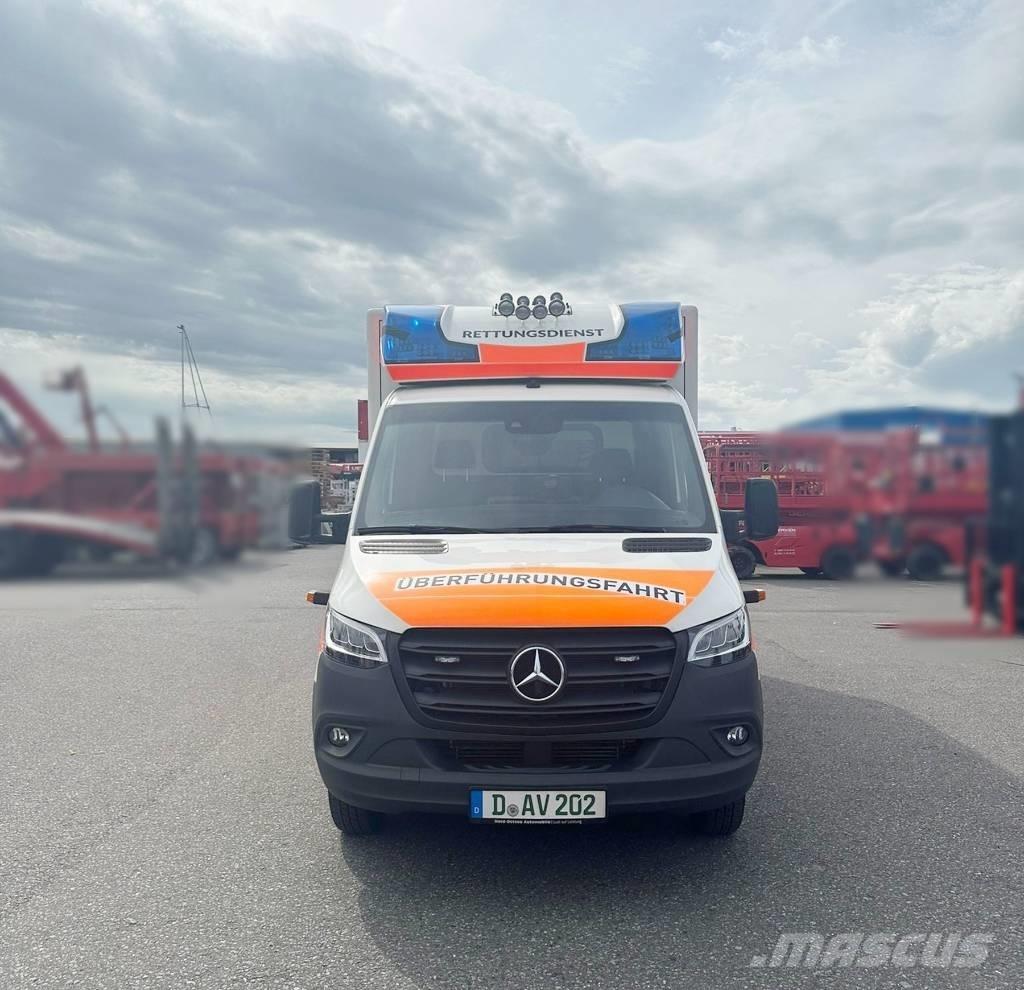 Mercedes-Benz 100 D 救急車