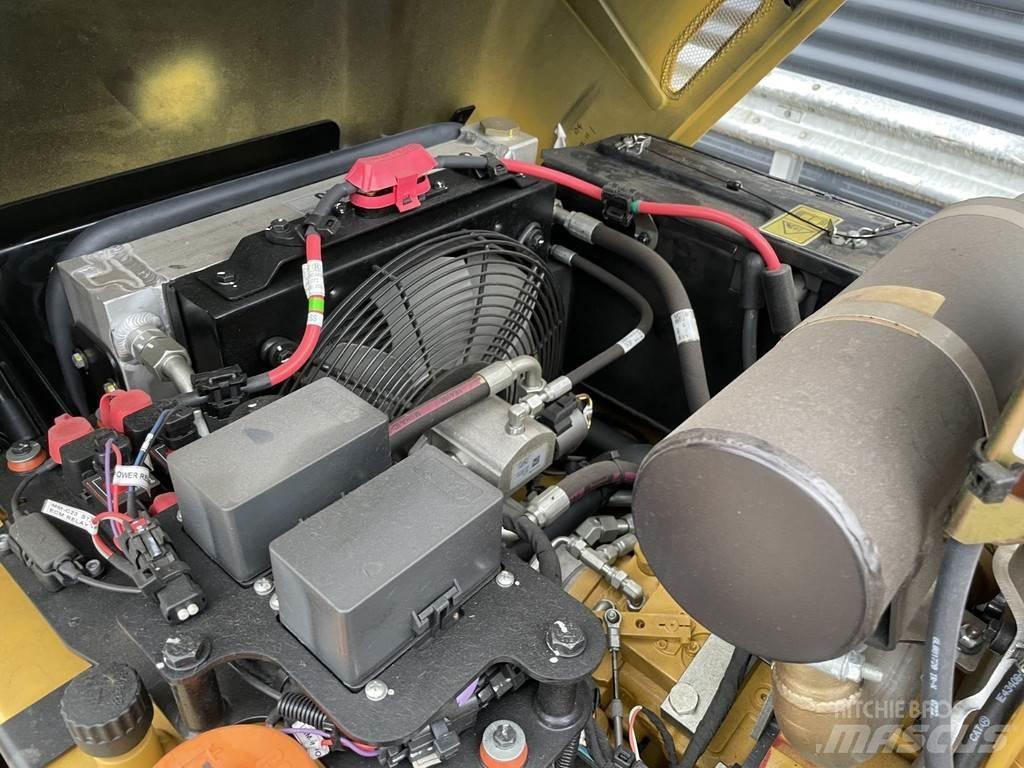 CAT CB2.5 GC タンデムローラ