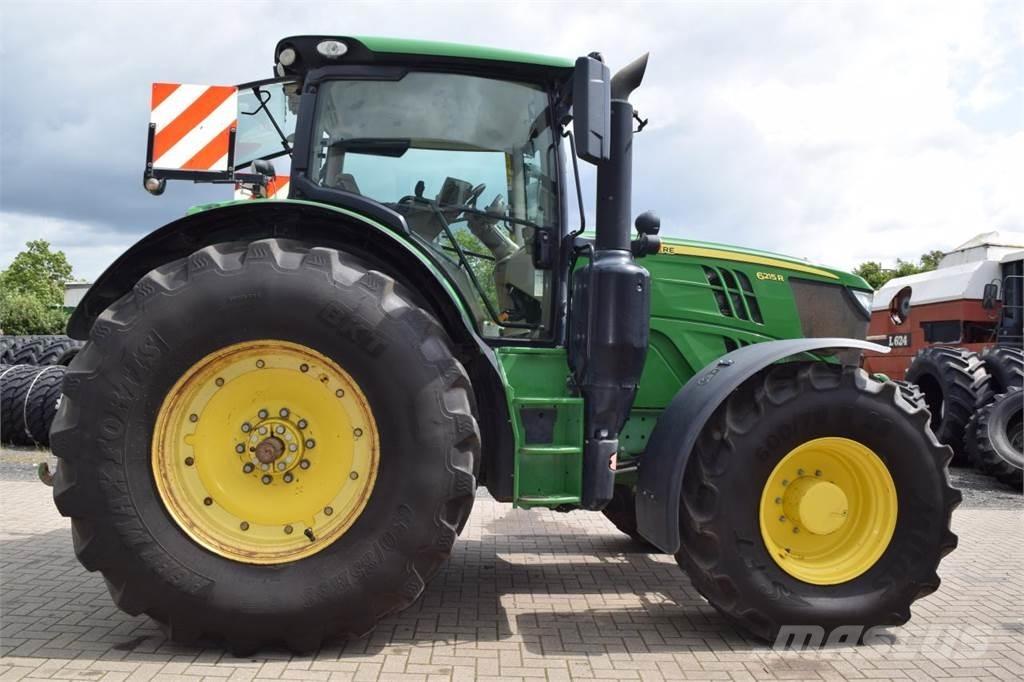 John Deere 6215 R トラクター