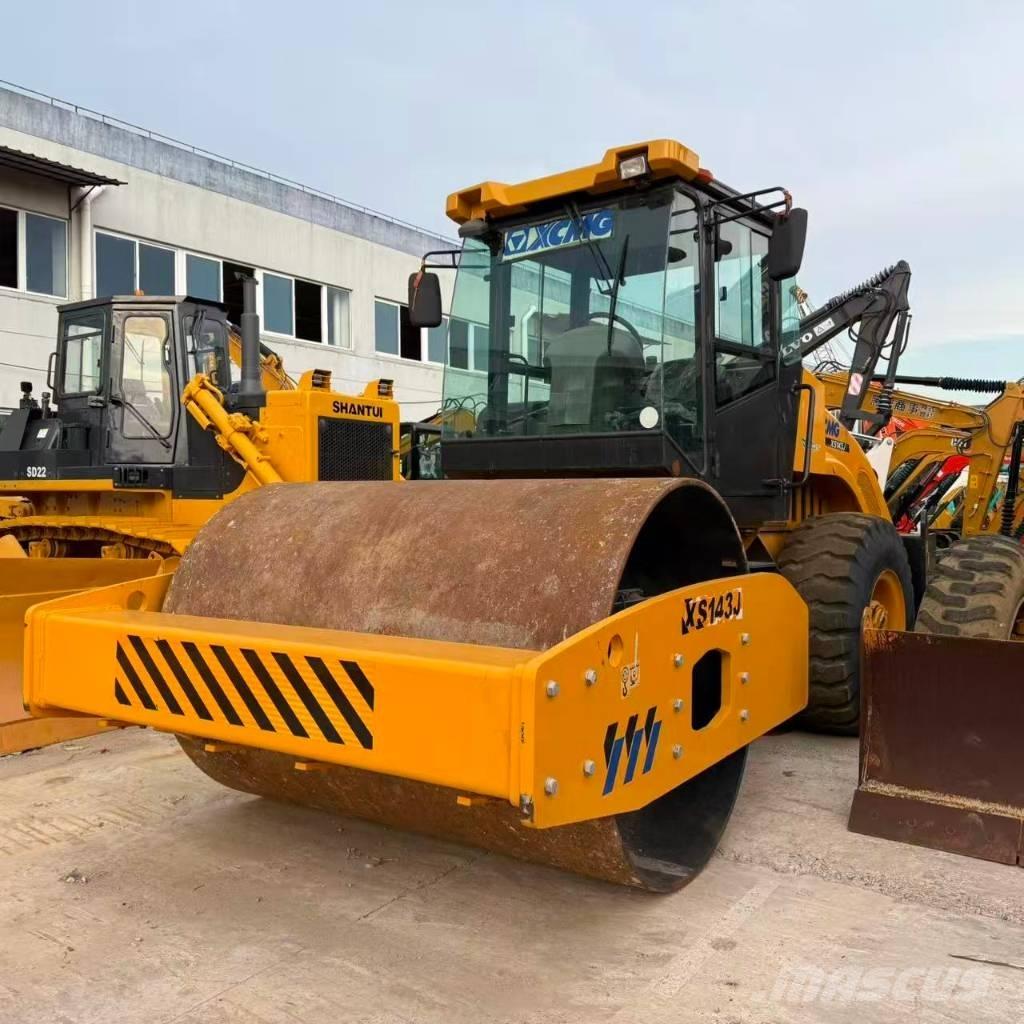 XCMG XS 143 振動ローラ