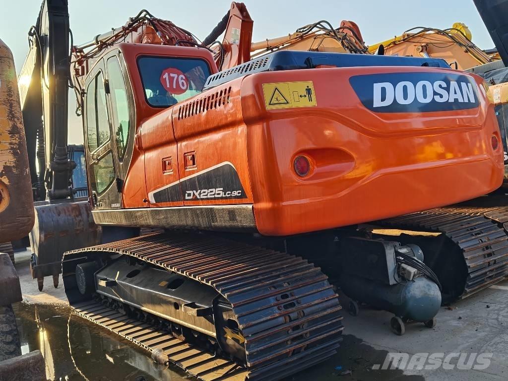Doosan DX225LC-9C 大型油圧ショベル12t以上（パワーショベル・ユンボ）